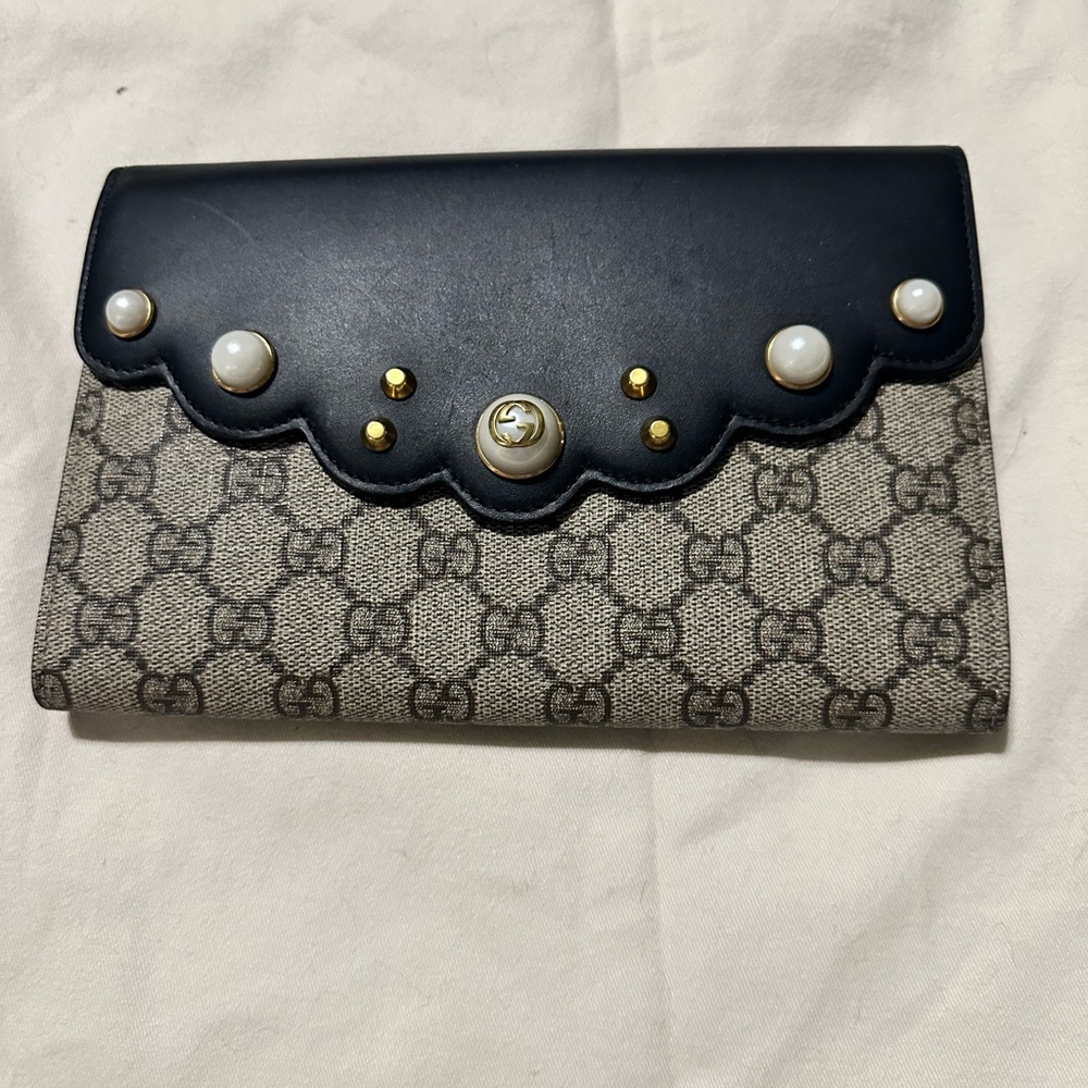 Gucci Black and Cream Women's Wallet